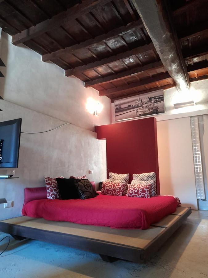 Vm Siro Comi Apartment Pavia Luaran gambar